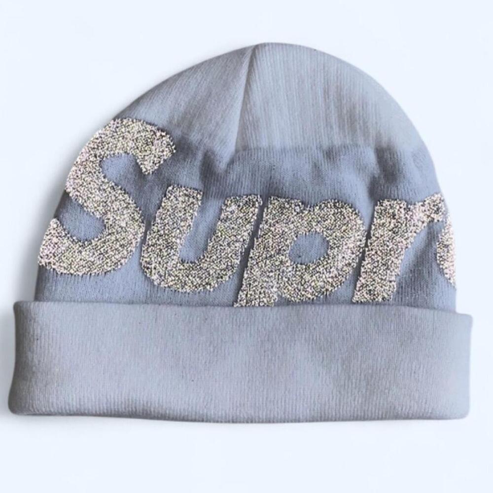 Supreme Reflective Logo Beanie – White/Grey
